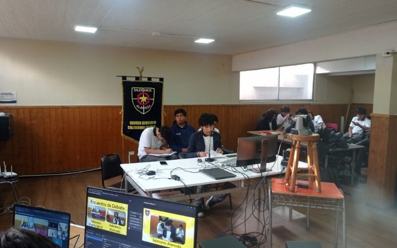 Encuentro de Sociedades de Debate reúne a Salesianos Alameda y Salesianos Puerto Montt