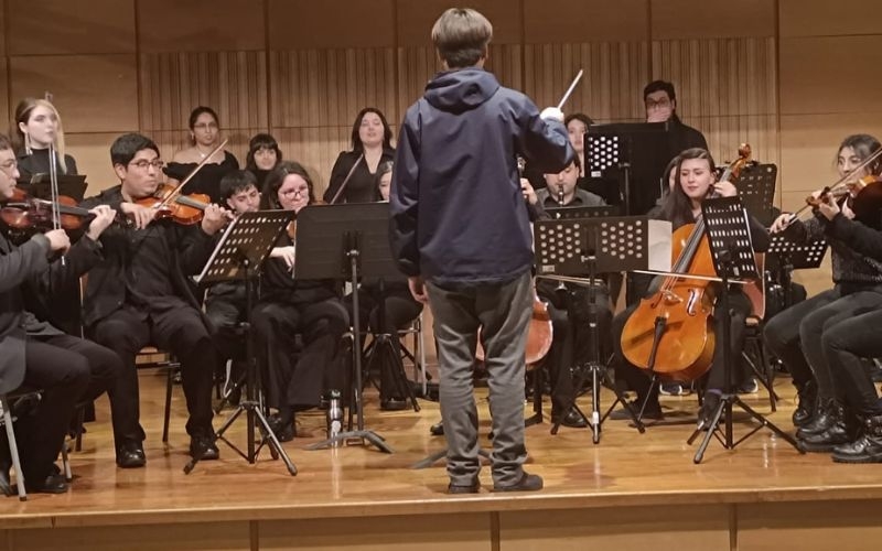 Estudiantes de Música viven experiencia educativa junto a orquesta y coro Accentus de la Universidad Mayor