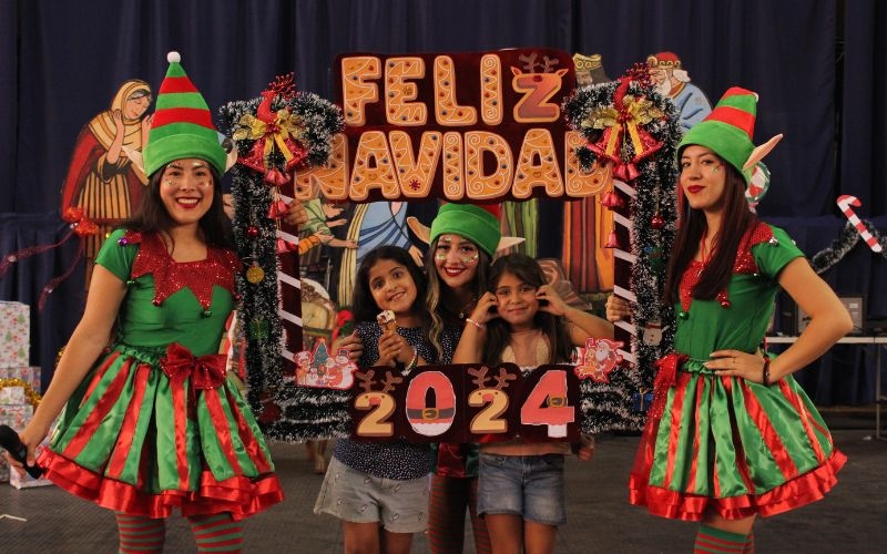 Fiesta de Navidad: Una Celebración para los Funcionarios de Salesianos Alameda