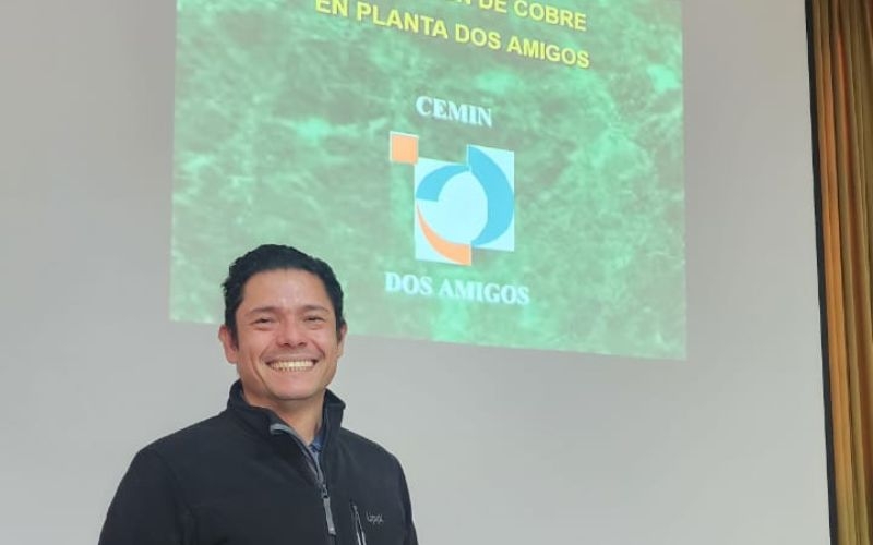 Estudiantes participan de charla sobre minería y sustentabilidad