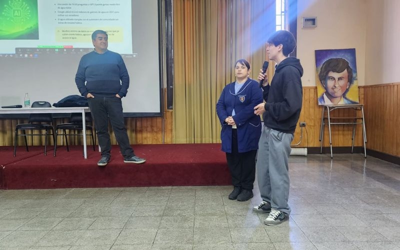 Estudiantes participan de charla sobre Inteligencia Artificial: beneficios y debilidades para la sociedad y el medio ambiente