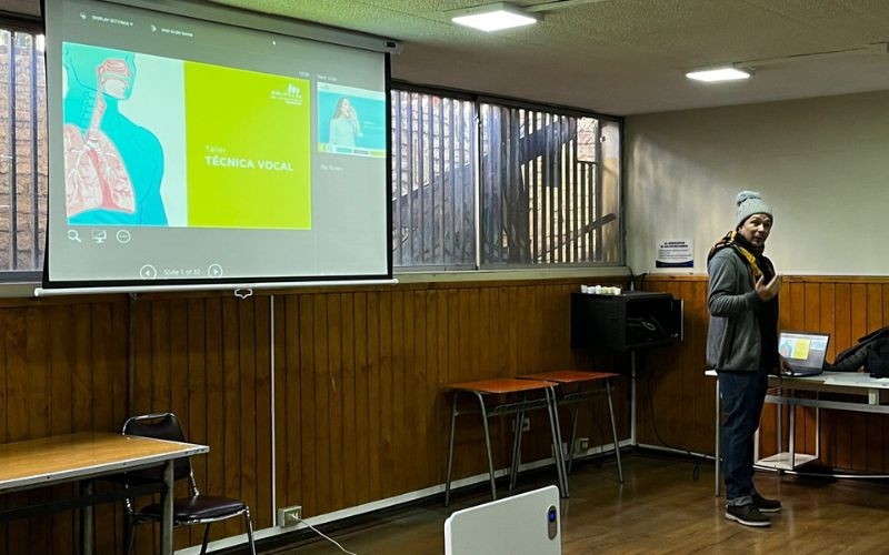 Docentes reciben formación como parte del programa de prevención de riesgos